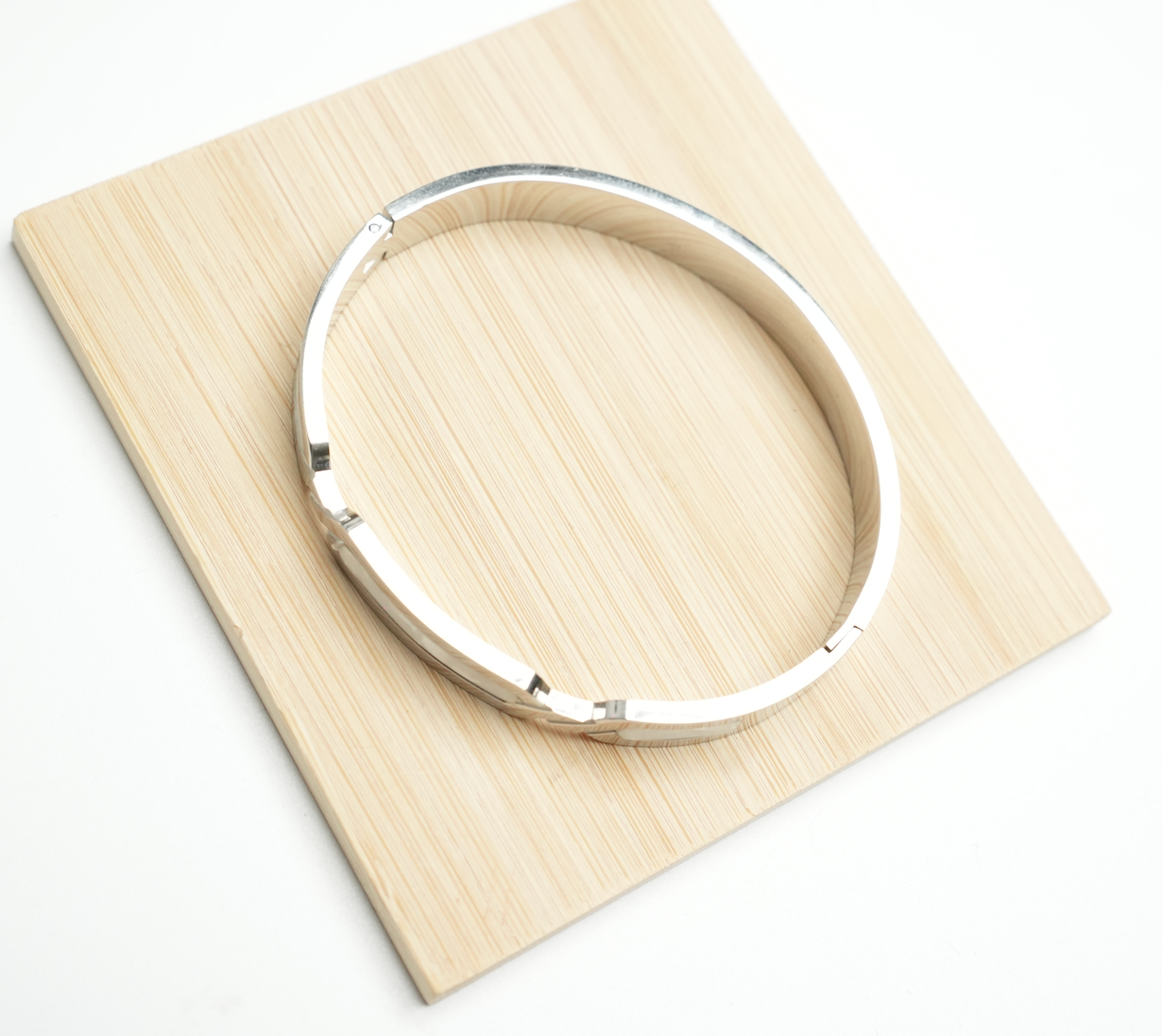 Bracelet Manchette Élégance Contemporaine