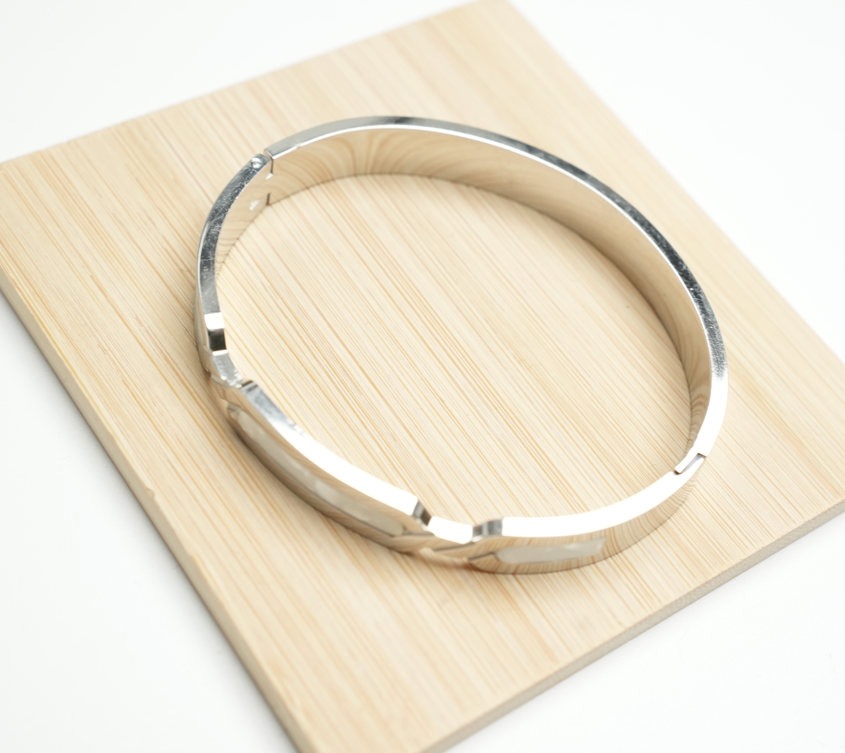 Bracelet Manchette Élégance Contemporaine