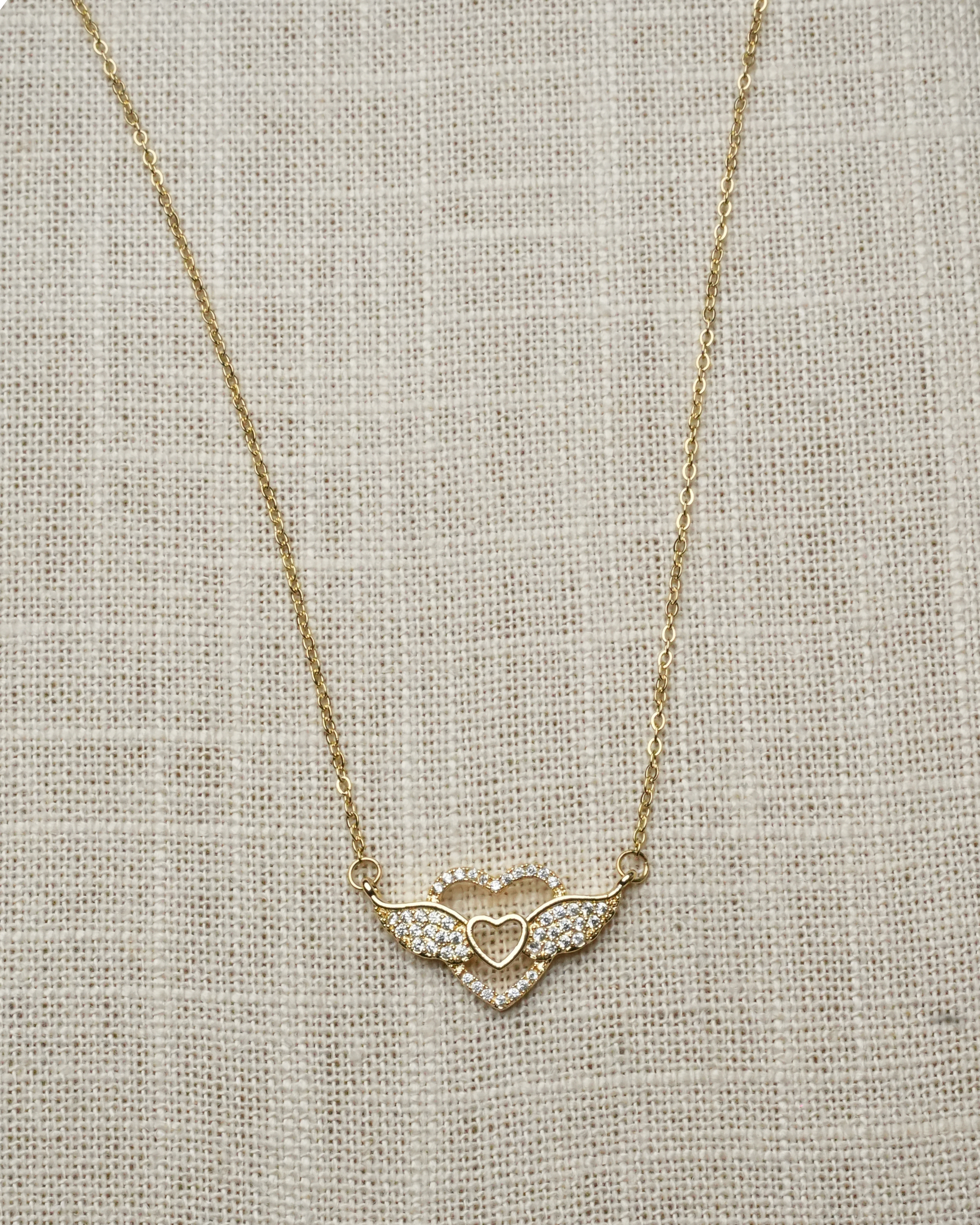 Collier Cœur Ailé – Zircons Étincelants – Inox Doré