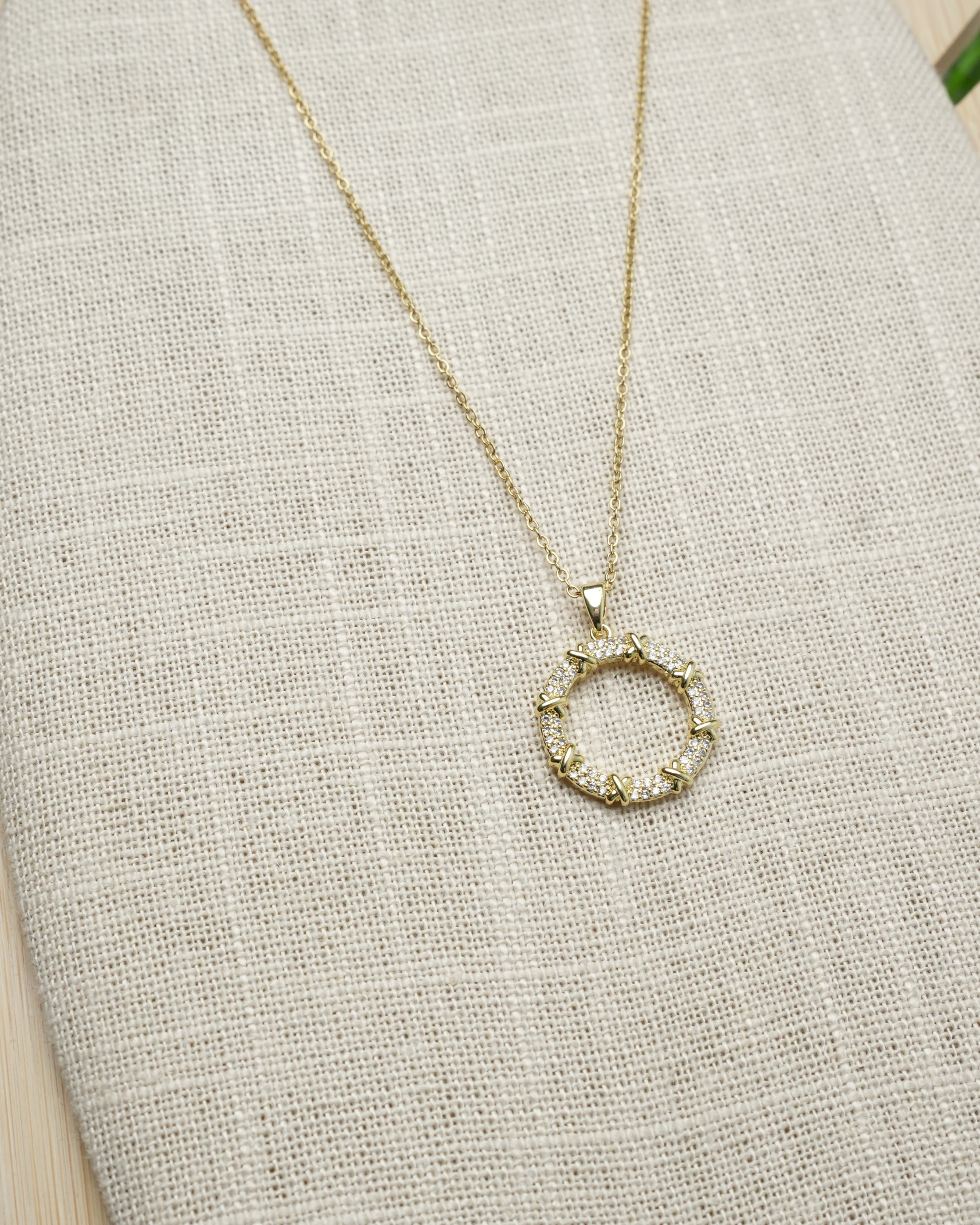 Collier cercle de lumière